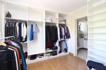 Apartamento para alugar com 192m², 4 quartos e 2 vagas Apartamento para alugar com 192m², 4 quartos e 2 vagasQuarto 4