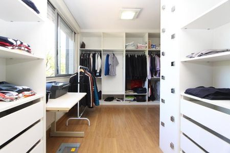 Apartamento para alugar com 192m², 4 quartos e 2 vagas Apartamento para alugar com 192m², 4 quartos e 2 vagasQuarto 4