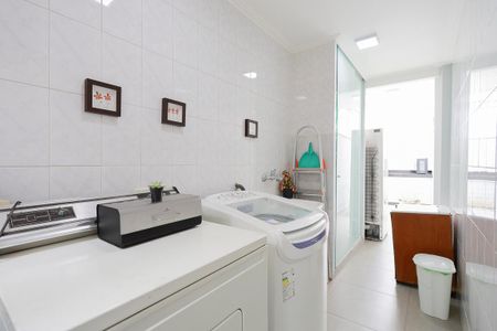 Casa à venda com 252m², 3 quartos e 6 vagas Casa à venda com 252m², 3 quartos e 6 vagasÁrea de serviço