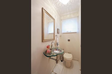 Casa à venda com 252m², 3 quartos e 6 vagas Casa à venda com 252m², 3 quartos e 6 vagasLavabo