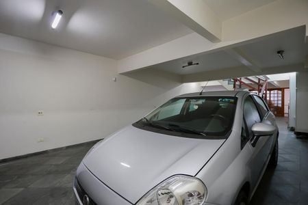 Casa à venda com 252m², 3 quartos e 6 vagas Casa à venda com 252m², 3 quartos e 6 vagasGaragem