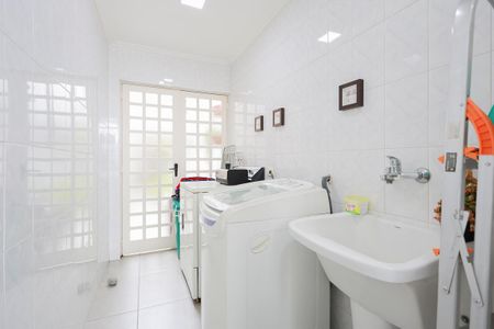 Casa à venda com 252m², 3 quartos e 6 vagas Casa à venda com 252m², 3 quartos e 6 vagasÁrea de serviço