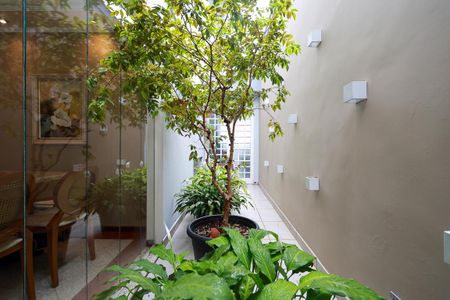 Casa à venda com 252m², 3 quartos e 6 vagas Casa à venda com 252m², 3 quartos e 6 vagasJardim de inverno