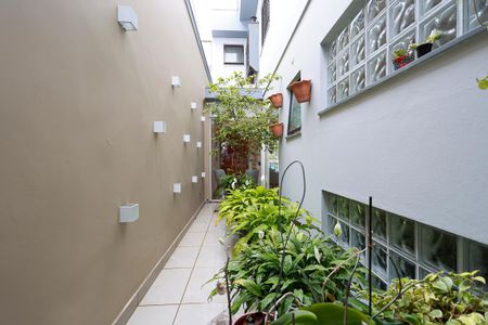 Casa à venda com 252m², 3 quartos e 6 vagas Casa à venda com 252m², 3 quartos e 6 vagasJardim de inverno