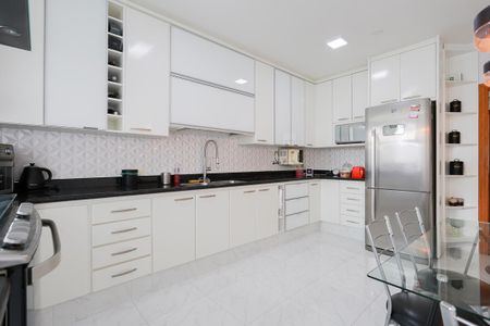 Casa à venda com 252m², 3 quartos e 6 vagas Casa à venda com 252m², 3 quartos e 6 vagasCozinha