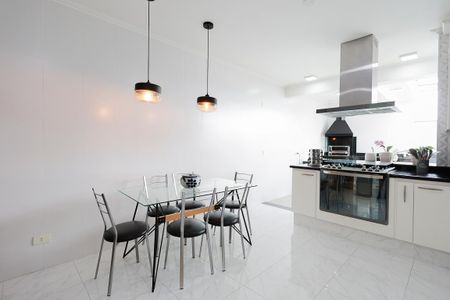 Casa à venda com 252m², 3 quartos e 6 vagas Casa à venda com 252m², 3 quartos e 6 vagasCozinha