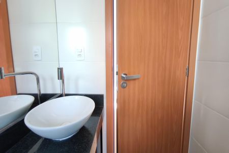 Apartamento para alugar com 47m², 2 quartos e 1 vaga Apartamento para alugar com 47m², 2 quartos e 1 vagaBanheiro Social