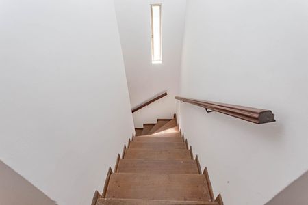 Casa à venda com 180m², 3 quartos e 2 vagasEscada