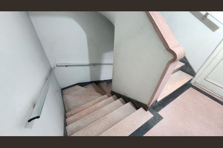 Apartamento para alugar com 80m², 3 quartos e 1 vagaEscada