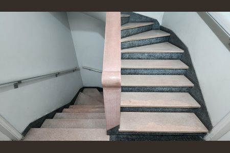 Apartamento para alugar com 80m², 3 quartos e 1 vagaEscada