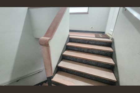 Apartamento para alugar com 80m², 3 quartos e 1 vagaEscada