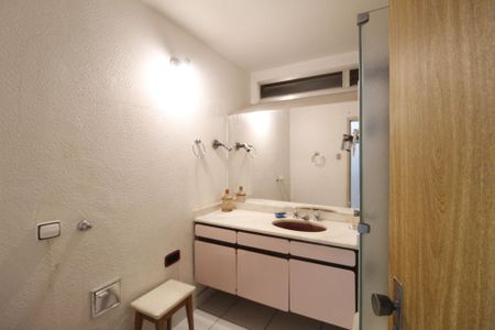 Apartamento para alugar com 144m², 3 quartos e sem vagaBanheiro