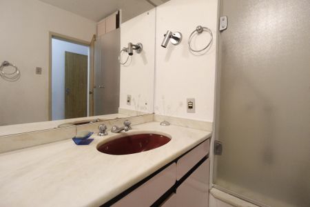 Apartamento para alugar com 144m², 3 quartos e sem vagaBanheiro