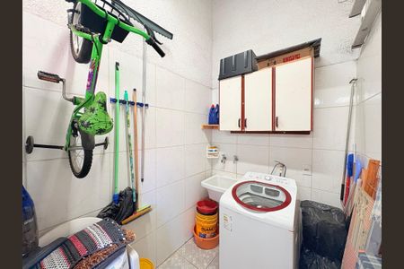 Casa à venda com 150m², 2 quartos e 3 vagas Casa à venda com 150m², 2 quartos e 3 vagasÁrea de Serviço