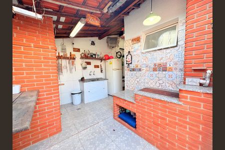 Casa à venda com 150m², 2 quartos e 3 vagas Casa à venda com 150m², 2 quartos e 3 vagasQuintal com churrasqueira e forno a lenha