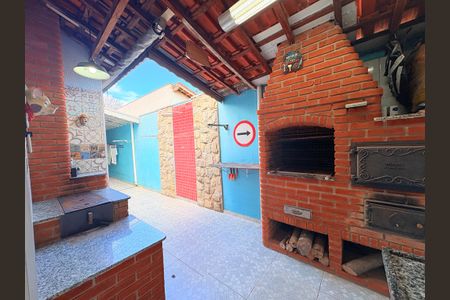 Casa à venda com 150m², 2 quartos e 3 vagas Casa à venda com 150m², 2 quartos e 3 vagasQuintal com churrasqueira e forno a lenha