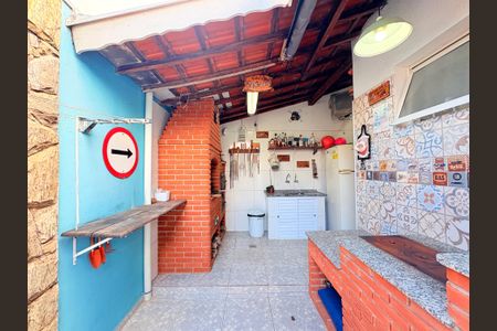 Casa à venda com 150m², 2 quartos e 3 vagas Casa à venda com 150m², 2 quartos e 3 vagasQuintal com churrasqueira e forno a lenha