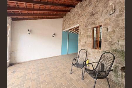 Casa à venda com 150m², 2 quartos e 3 vagas Casa à venda com 150m², 2 quartos e 3 vagasGaragem