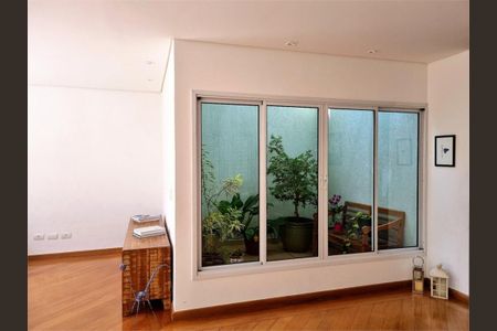 Casa à venda com 4 quartos, 272m² em Jardim Prudência, São Paulo