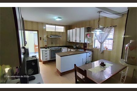 Casa à venda com 200m², 3 quartos e 3 vagas