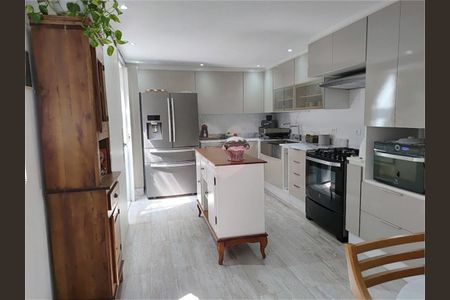Casa à venda com 3 quartos, 220m² em Vila Mariana, São Paulo