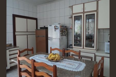 Casa à venda com 4 quartos, 174m² em Vila Bertioga, São Paulo