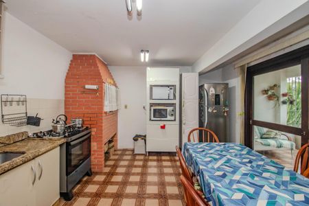 Casa à venda com 354m², 5 quartos e 3 vagasCozinha