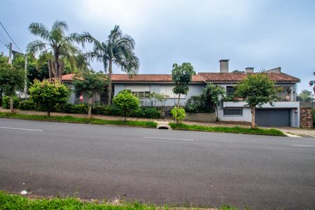 Casa à venda com 354m², 5 quartos e 3 vagasFachada