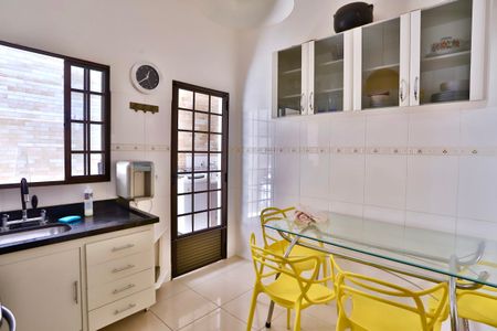 Casa à venda com 115m², 2 quartos e 2 vagasCozinha