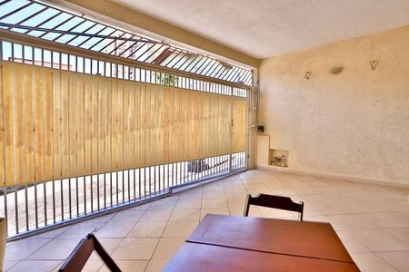 Casa à venda com 115m², 2 quartos e 2 vagasGaragem