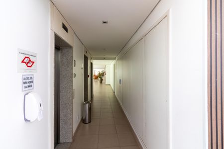 Apartamento à venda com 64m², 2 quartos e 1 vaga Apartamento à venda com 64m², 2 quartos e 1 vagaHall de entrada
