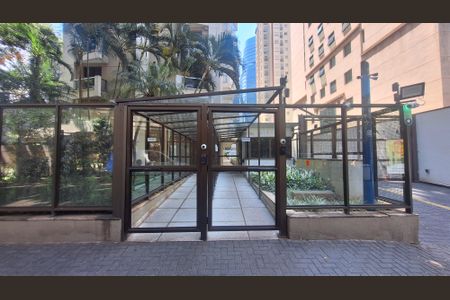 Apartamento à venda com 64m², 2 quartos e 1 vaga Apartamento à venda com 64m², 2 quartos e 1 vagaFachada e portaria