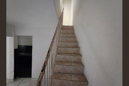 Casa à venda com 100m², 2 quartos e sem vaga Casa à venda com 100m², 2 quartos e sem vagaEscada segundo Andar