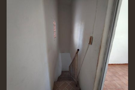 Casa à venda com 100m², 2 quartos e sem vaga Casa à venda com 100m², 2 quartos e sem vagaEscada segundo Andar