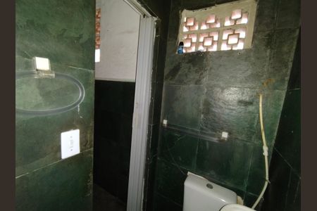 Casa à venda com 100m², 2 quartos e sem vaga Casa à venda com 100m², 2 quartos e sem vagaBanheiro