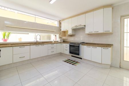 Casa à venda com 320m², 4 quartos e 3 vagas Casa à venda com 320m², 4 quartos e 3 vagasCozinha