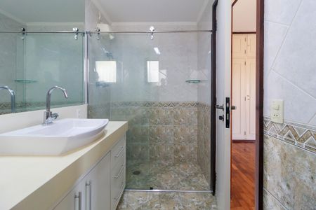 Casa à venda com 320m², 4 quartos e 3 vagas Casa à venda com 320m², 4 quartos e 3 vagasSuíte 2 - Banheiro