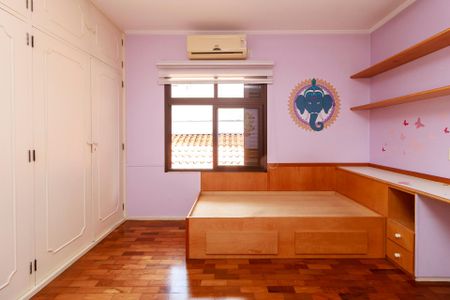 Casa à venda com 320m², 4 quartos e 3 vagas Casa à venda com 320m², 4 quartos e 3 vagasQuarto 4