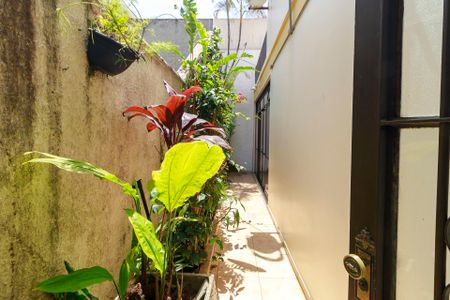 Casa à venda com 320m², 4 quartos e 3 vagas Casa à venda com 320m², 4 quartos e 3 vagasQuintal