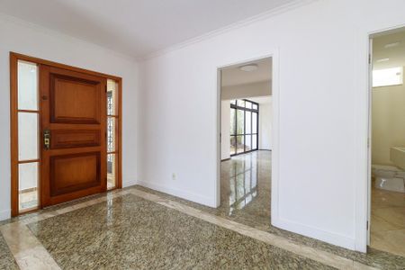Casa à venda com 320m², 4 quartos e 3 vagas Casa à venda com 320m², 4 quartos e 3 vagasSala