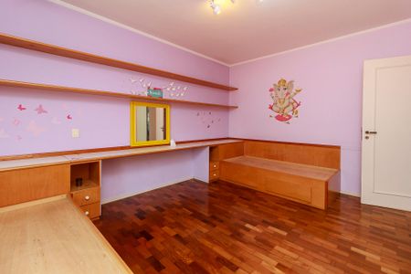 Casa à venda com 320m², 4 quartos e 3 vagas Casa à venda com 320m², 4 quartos e 3 vagasQuarto 4