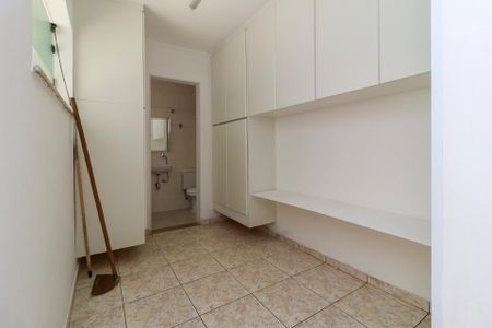 Casa à venda com 320m², 4 quartos e 3 vagas Casa à venda com 320m², 4 quartos e 3 vagasÁrea de Serviço