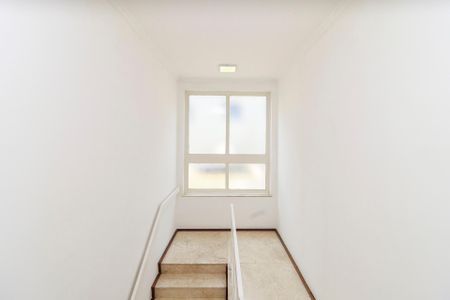 Casa à venda com 320m², 4 quartos e 3 vagas Casa à venda com 320m², 4 quartos e 3 vagasCorredor