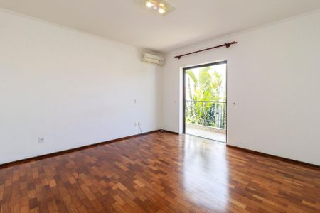 Casa à venda com 320m², 4 quartos e 3 vagas Casa à venda com 320m², 4 quartos e 3 vagasQuarto 3