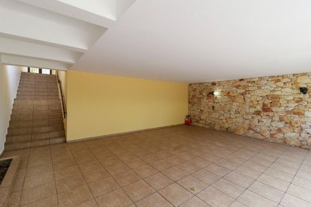 Casa à venda com 320m², 4 quartos e 3 vagas Casa à venda com 320m², 4 quartos e 3 vagasGaragem
