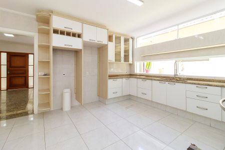 Casa à venda com 320m², 4 quartos e 3 vagas Casa à venda com 320m², 4 quartos e 3 vagasCozinha