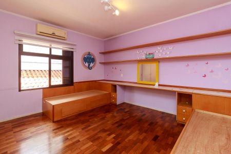 Casa à venda com 320m², 4 quartos e 3 vagas Casa à venda com 320m², 4 quartos e 3 vagasQuarto 4