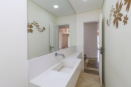 Casa à venda com 320m², 4 quartos e 3 vagas Casa à venda com 320m², 4 quartos e 3 vagasLavabo