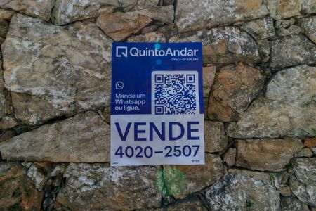 Casa à venda com 320m², 4 quartos e 3 vagas Casa à venda com 320m², 4 quartos e 3 vagasPlaca