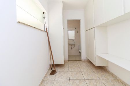 Casa à venda com 320m², 4 quartos e 3 vagas Casa à venda com 320m², 4 quartos e 3 vagasÁrea de Serviço